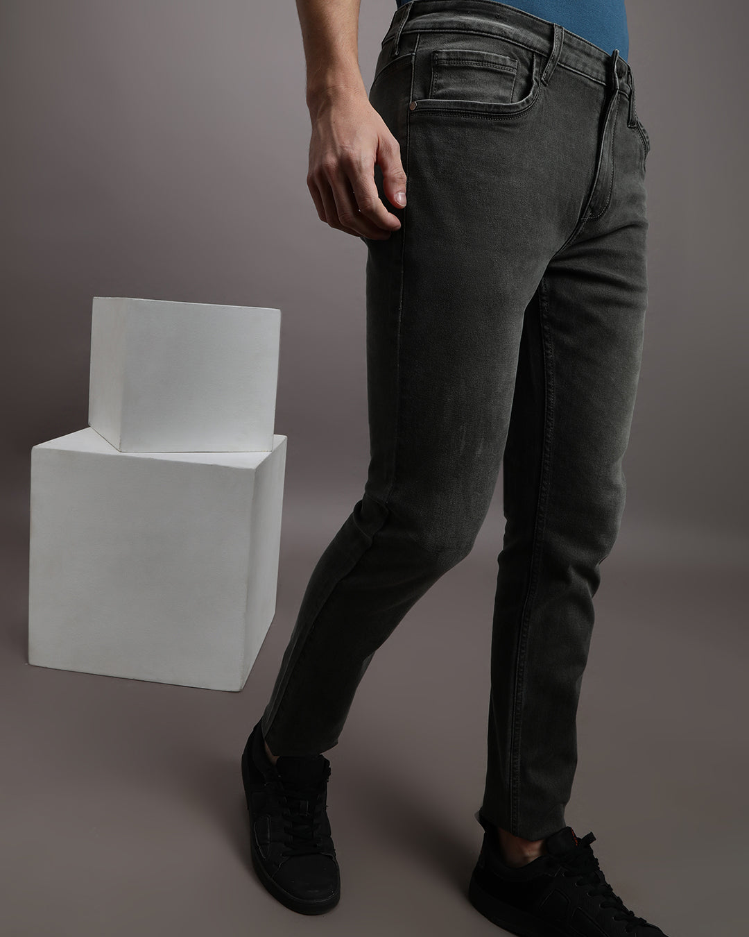 PREMIUM SUSTAINABLE WASHED BLACK JEANS