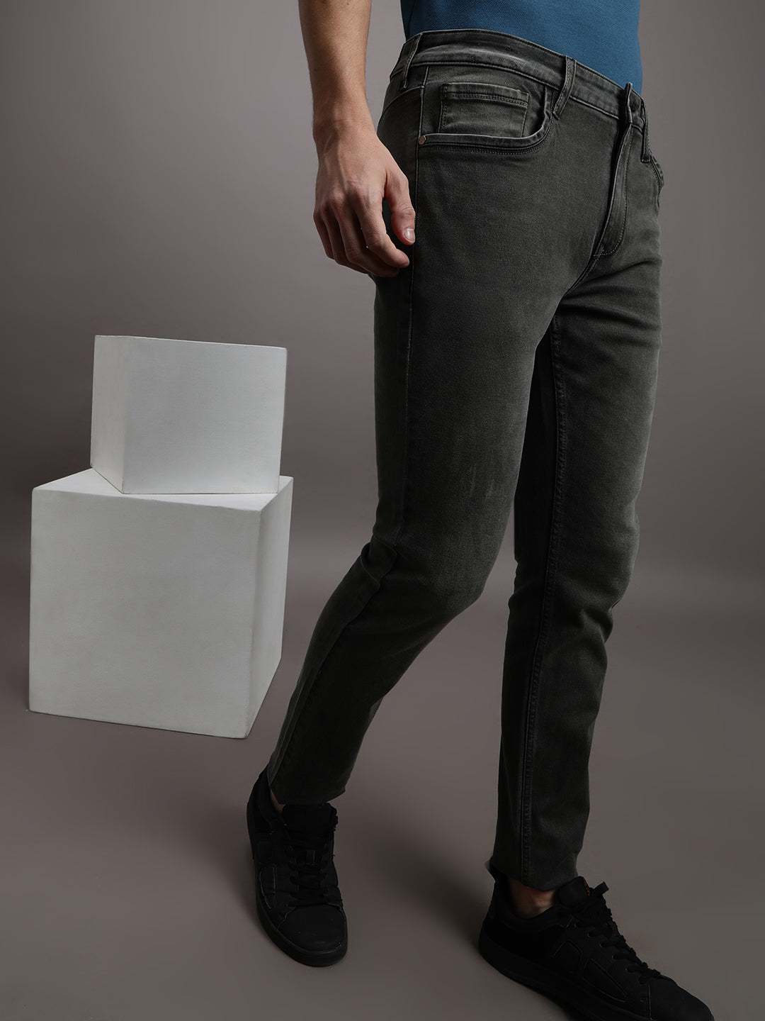 PREMIUM SUSTAINABLE WASHED BLACK JEANS